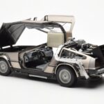 DeLorean DMC-12 Time Machine Back to the Future Silver Sun Star 1:18 - image 7 of 8