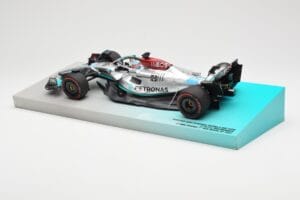Mercedes AMG Petronas W13 E Performance #63 G. Russell Brazilian GP 1st Win 2022 Minichamps 1:18 113222163 Resin — bild 3 av 4