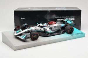Mercedes AMG Petronas W13 E Performance #63 G. Russell Brazilian GP 1st Win 2022 Minichamps 1:18 113222163 Resin — bild 4 av 4