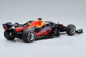 Red Bull Racing RB16B #33 M. Verstappen Abu Dhabi GP F1 World Champion 2021 Minichamps 1:18 110212333 Metall — bild 2 av 6