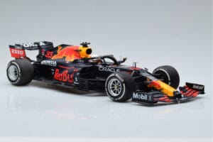 Red Bull Racing RB16B #33 M. Verstappen Abu Dhabi GP F1 World Champion 2021 Minichamps 1:18 110212333 Metall — bild 4 av 6