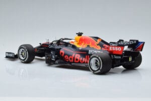 Red Bull Racing RB16B #33 M. Verstappen Abu Dhabi GP F1 World Champion 2021 Minichamps 1:18 110212333 Metall — bild 5 av 6