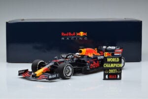 Red Bull Racing RB16B #33 M. Verstappen Abu Dhabi GP F1 World Champion 2021 Minichamps 1:18 110212333 Metall — bild 6 av 6