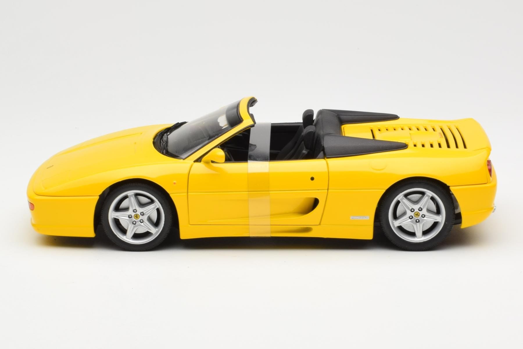 Ferrari F355 Spider Gul UT Models 1:18 180074031 Metall — bild 3 av 6