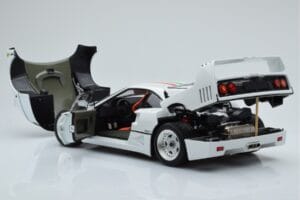 Ferrari F40 Pärlvit Italy Kyosho 1:18 08416PWT-G Metall — bild 5 av 8