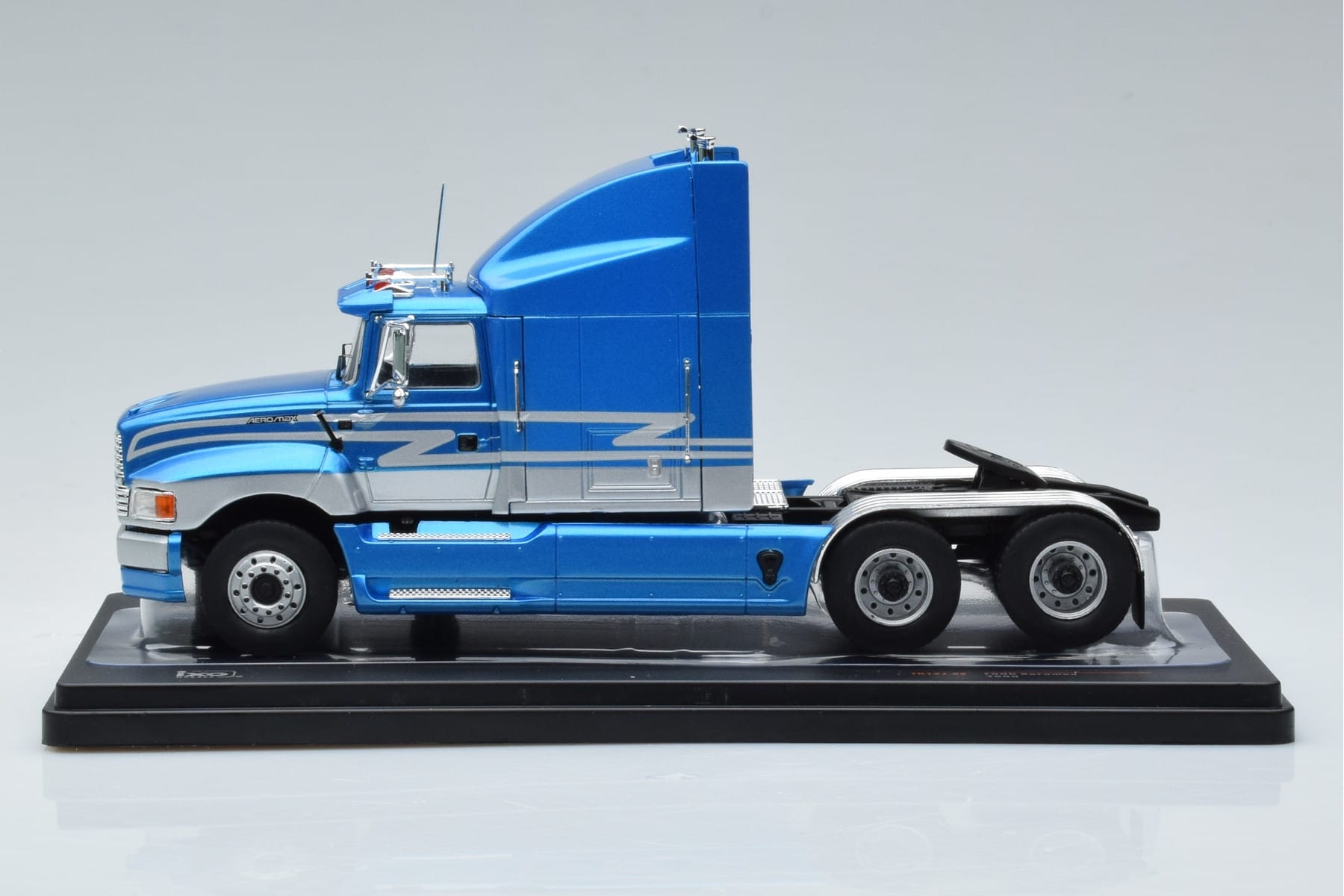 Ford Aeromax Blå IXO 1:43 TR127 Metall — bild 3 av 6