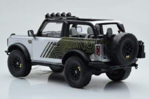 Ford Bronco RTR Iconic Silver GT Spirit 1:18 GT404 Resin — bild 5 av 6