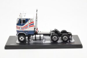 Ford CL 9000 Vit Blå IXO 1:43 TR177