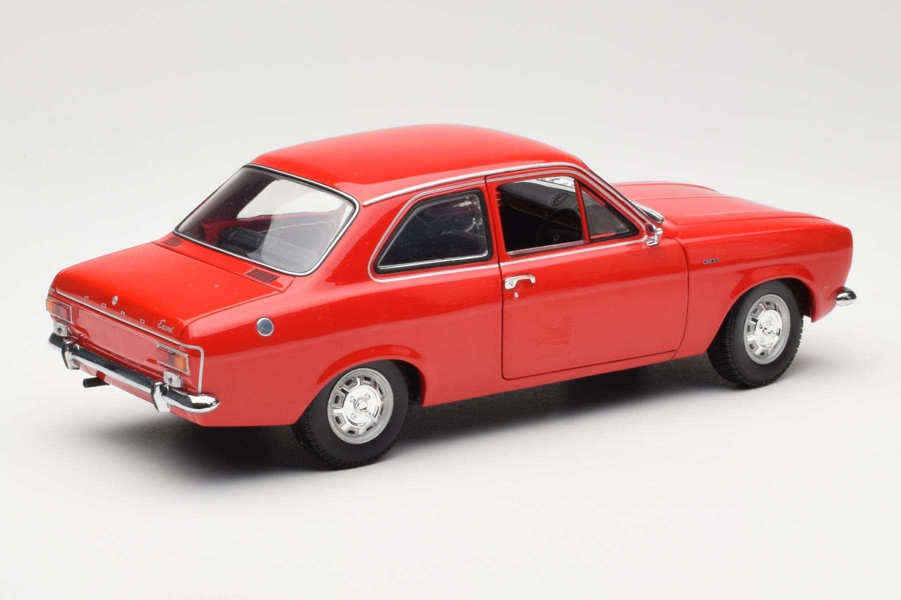 Ford Escort Mk1 RHD Röd Minichamps 1:18 150081070 Metall — bild 3 av 8