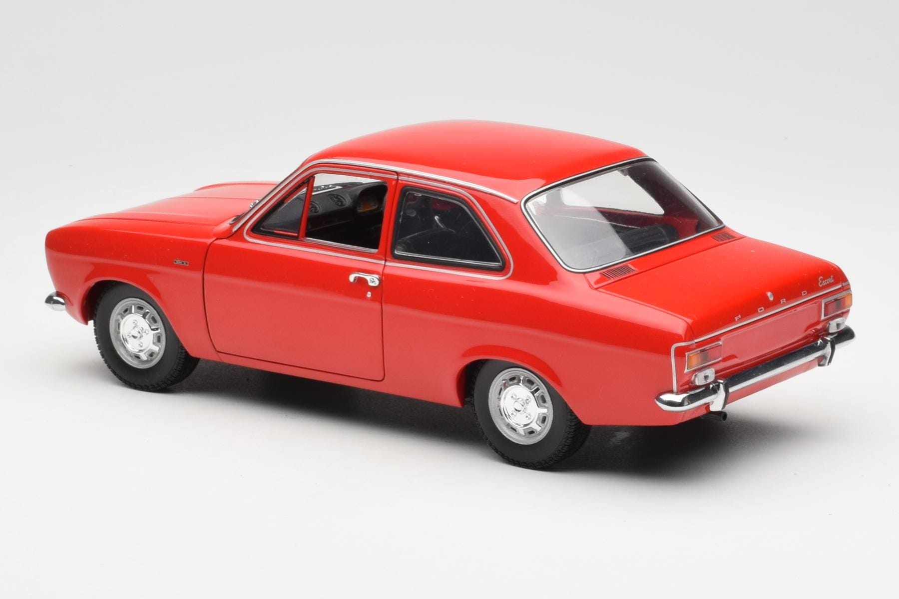 Ford Escort Mk1 RHD Röd Minichamps 1:18 150081070 Metall — bild 7 av 8