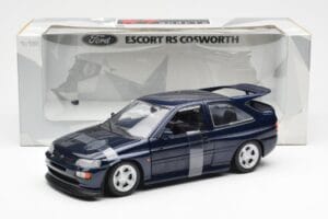 Ford Escort RS Cosworth Blå Metallic UT Models 1:18 180082101-R1 Metall — bild 2 av 6