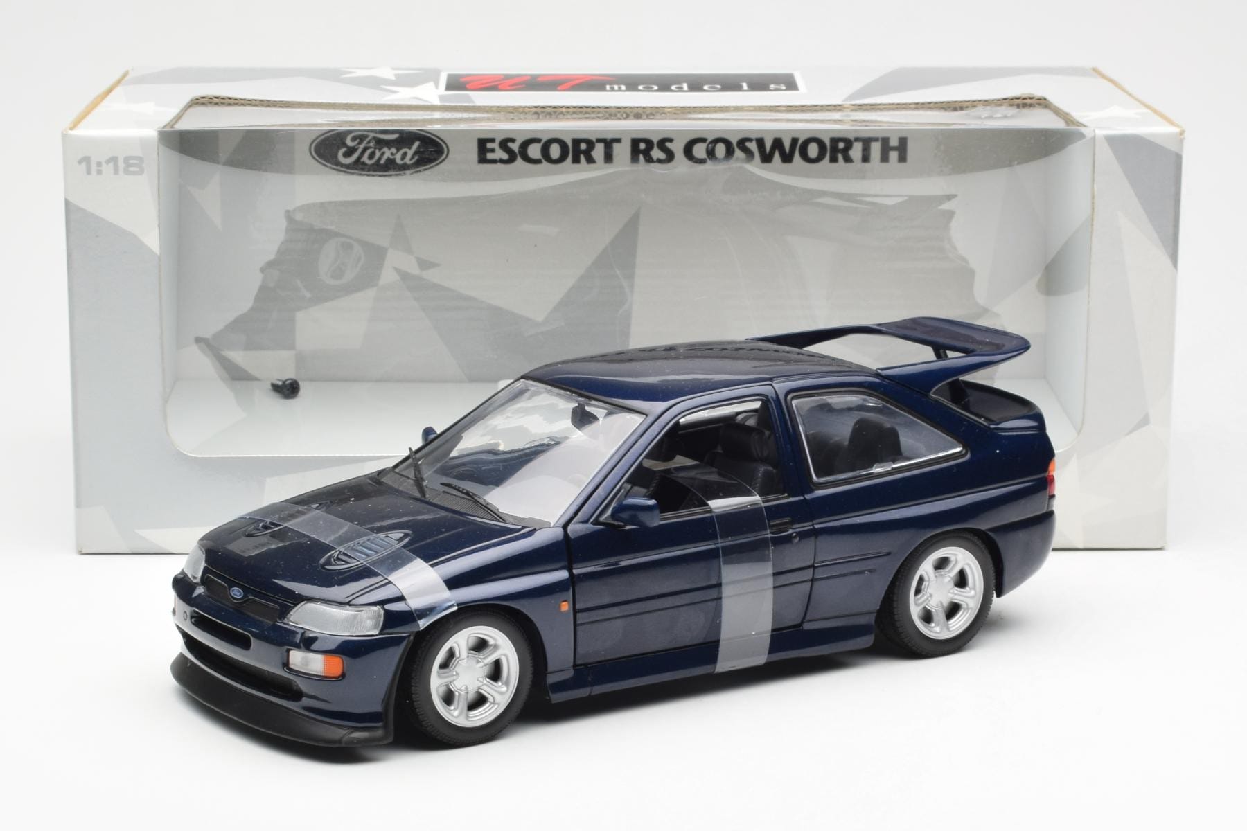 Ford Escort RS Cosworth Blå Metallic UT Models 1:18 180082101-R1 Metall — bild 2 av 6