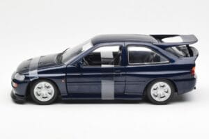 Ford Escort RS Cosworth Blå Metallic UT Models 1:18 180082101-R1 Metall — bild 3 av 6