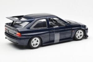 Ford Escort RS Cosworth Blå Metallic UT Models 1:18 180082101-R1 Metall — bild 5 av 6