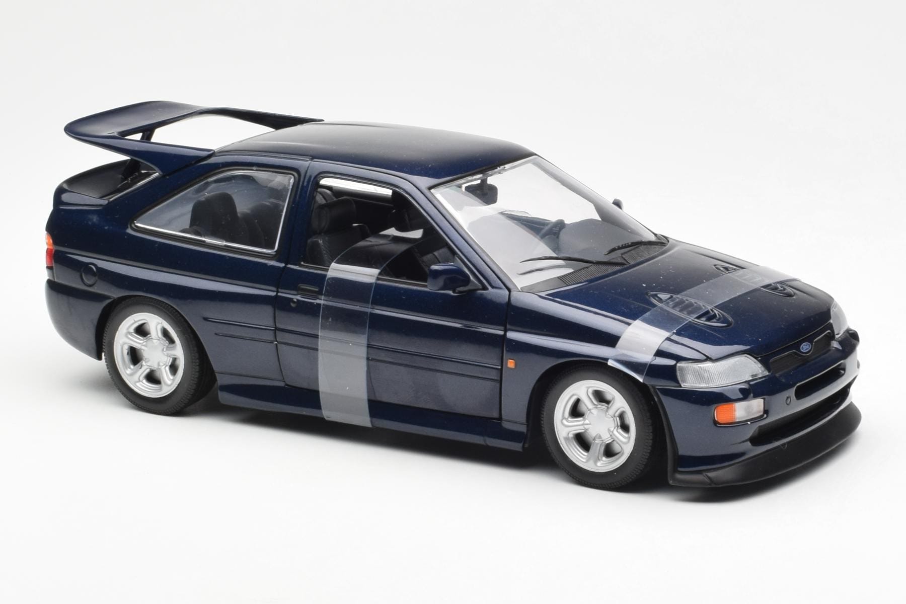 Ford Escort RS Cosworth Blå Metallic UT Models 1:18 180082101-R1 Metall — bild 6 av 6