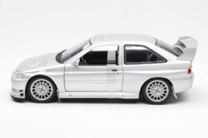 Ford Escort RS Cosworth Gatuversion Silver UT Models 1:18 22706 Metall — bild 3 av 6