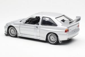 Ford Escort RS Cosworth Gatuversion Silver UT Models 1:18 22706 Metall — bild 4 av 6