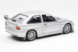 Ford Escort RS Cosworth Gatuversion Silver UT Models 1:18 22706 Metall — bild 5 av 6