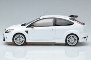 Ford Focus RS Mk2 Vit Otto 1:18 OT977 Resin — bild 3 av 6