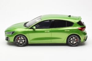 Ford Focus Mk5 ST Phase 2 Mean Grön Otto 1:18 OT450 Resin — bild 3 av 6