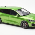 Ford Focus Mk5 ST Phase 2 Mean Grön Otto 1:18 OT450 - image 4 of 6