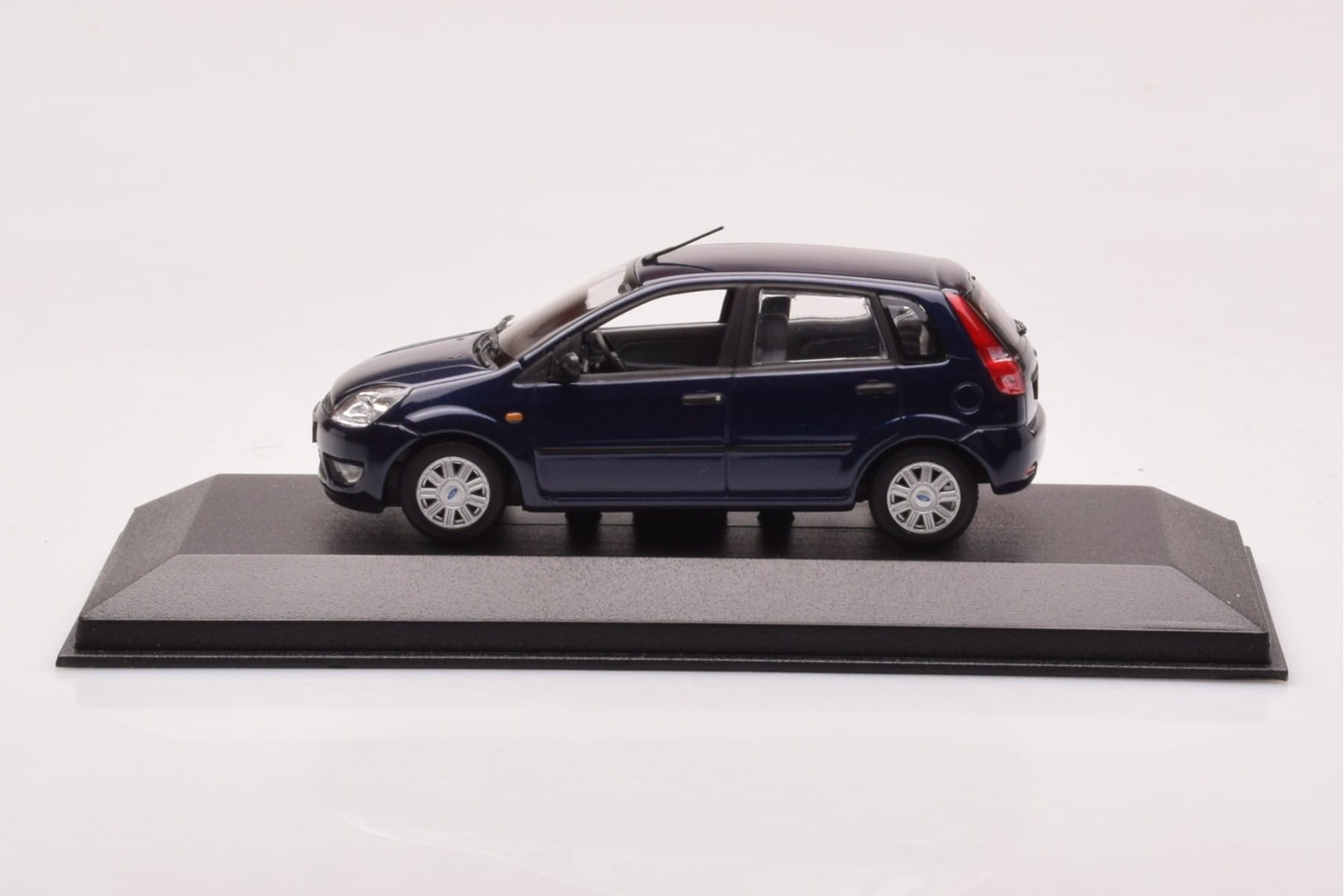 Ford Fusion Blå Minichamps 1:43 403082205 Metall