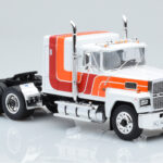 Ford LTL 9000 Vit Röd Orange IXO 1:43 - image 3 of 5