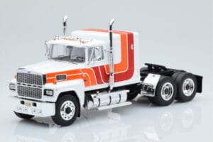 Ford LTL 9000 Vit Röd Orange IXO 1:43 TR094