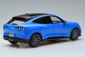 Ford Mustang Mach-E GT Performance Blå Otto 1:18 OT414 Resin — bild 2 av 6