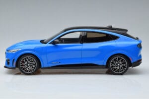 Ford Mustang Mach-E GT Performance Blå Otto 1:18 OT414 Resin — bild 3 av 6
