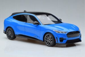 Ford Mustang Mach-E GT Performance Blå Otto 1:18 OT414 Resin — bild 4 av 6