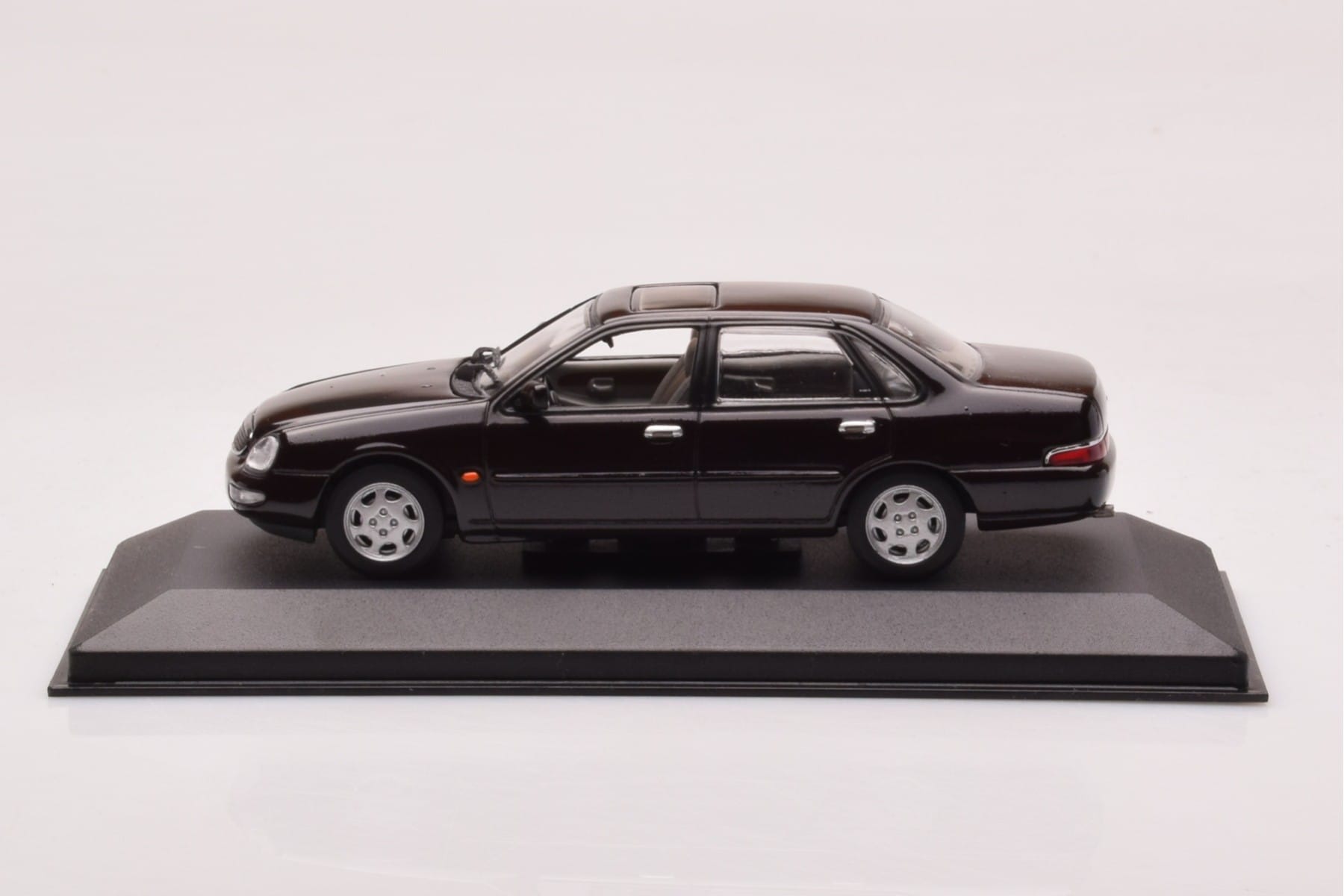Ford Scorpio Svart Minichamps 1:43 430084001 Metall