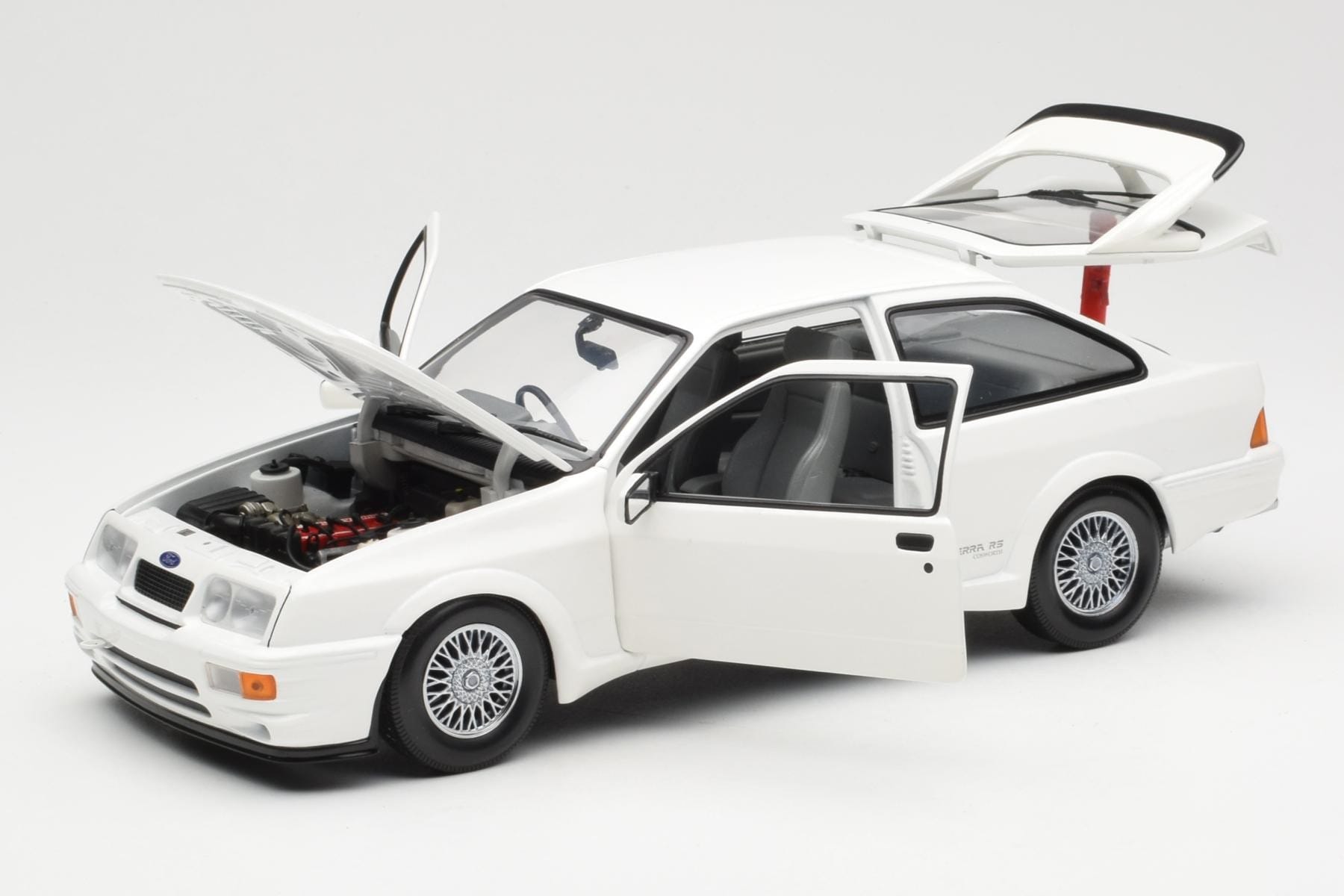 Ford Sierra RS RHD Vit Minichamps 1:18 150084070 Metall — bild 2 av 8