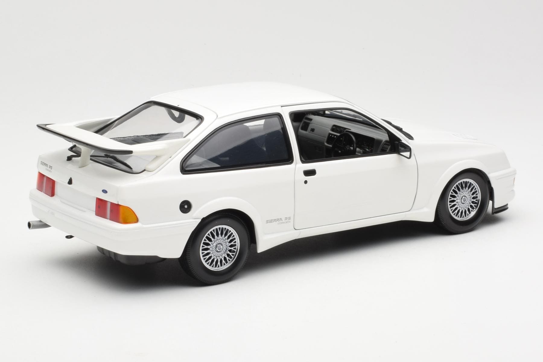 Ford Sierra RS RHD Vit Minichamps 1:18 150084070 Metall — bild 3 av 8