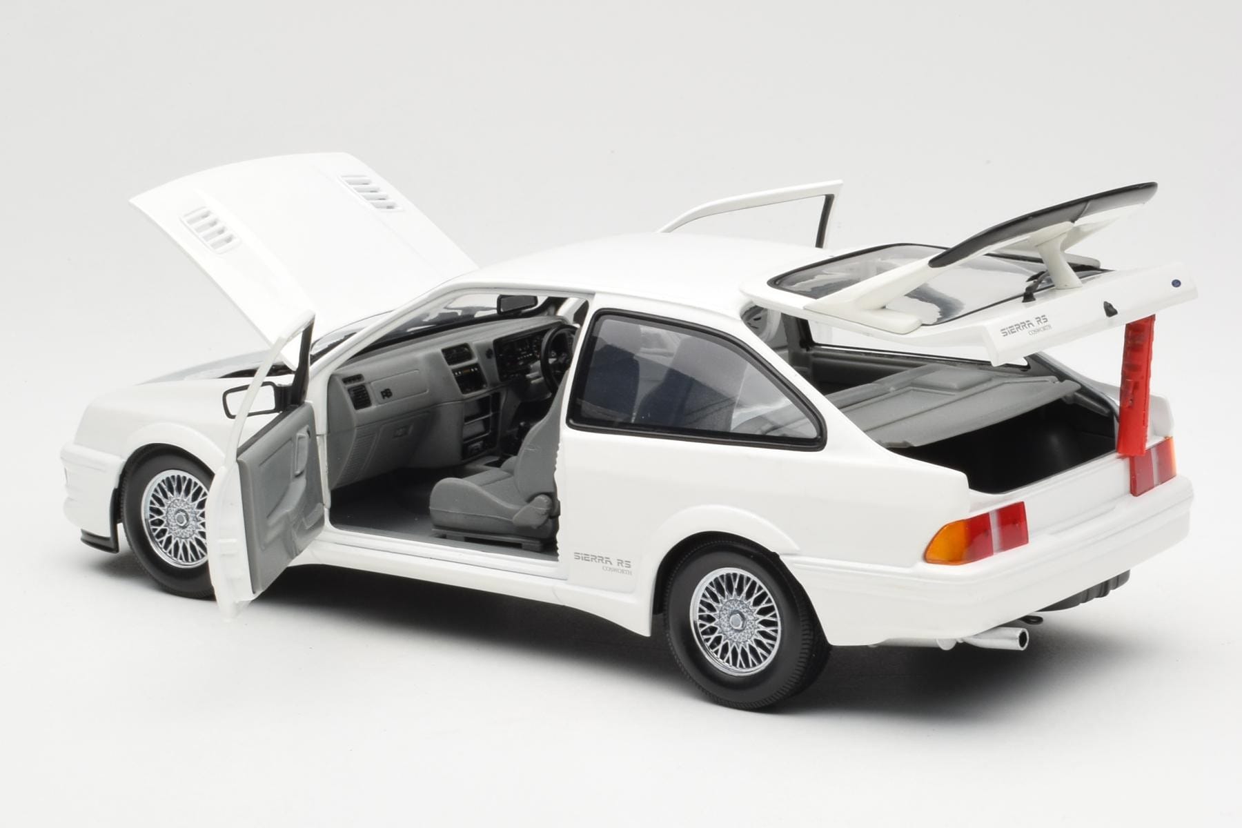 Ford Sierra RS RHD Vit Minichamps 1:18 150084070 Metall — bild 5 av 8