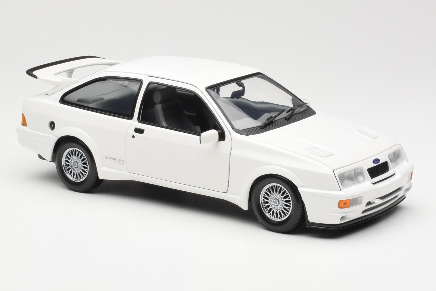 Ford Sierra RS RHD Vit Minichamps 1:18 150084070 Metall — bild 6 av 8