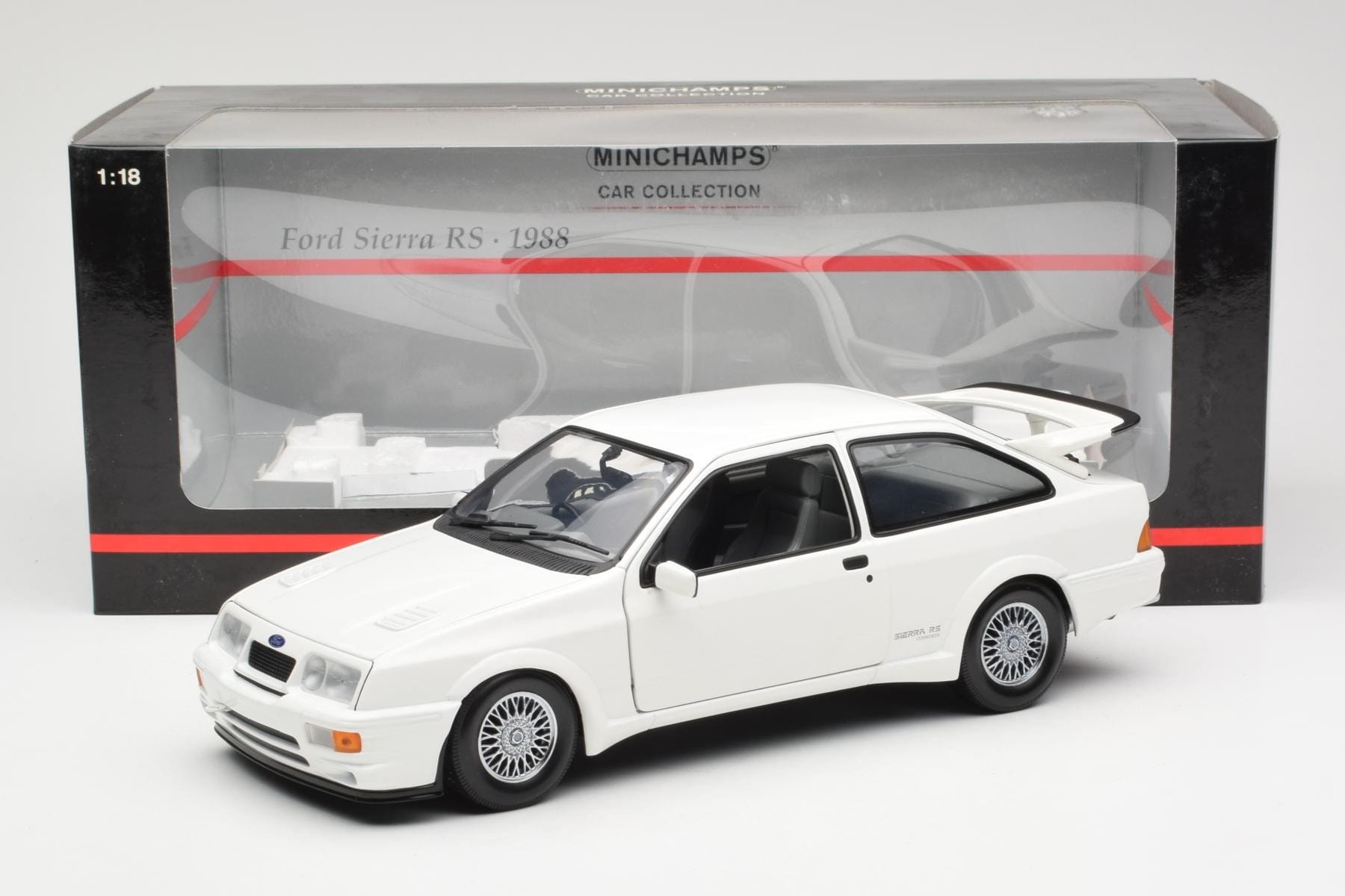 Ford Sierra RS RHD Vit Minichamps 1:18 150084070 Metall — bild 8 av 8