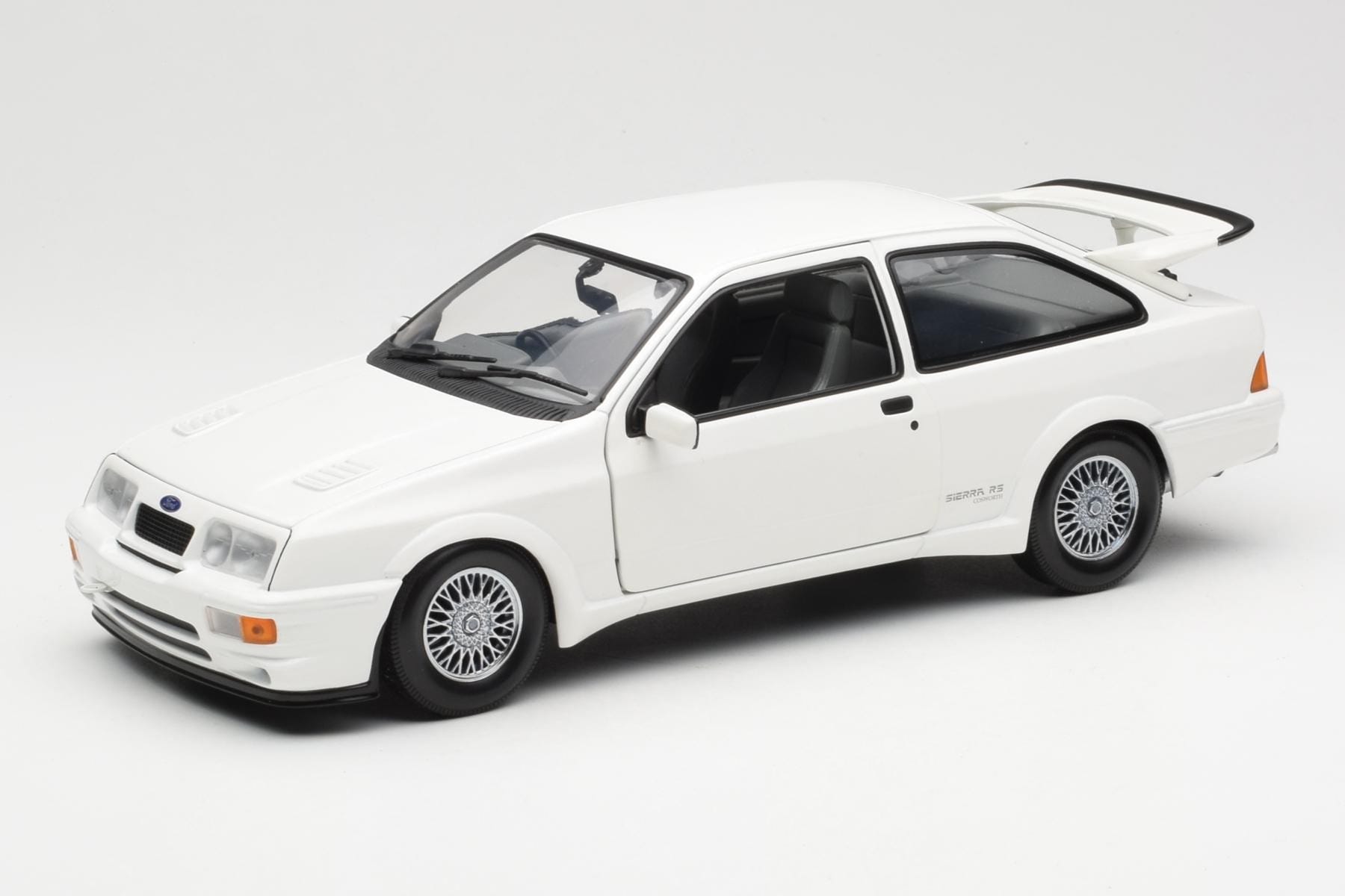 Ford Sierra RS RHD Vit Minichamps 1:18 150084070 Metall