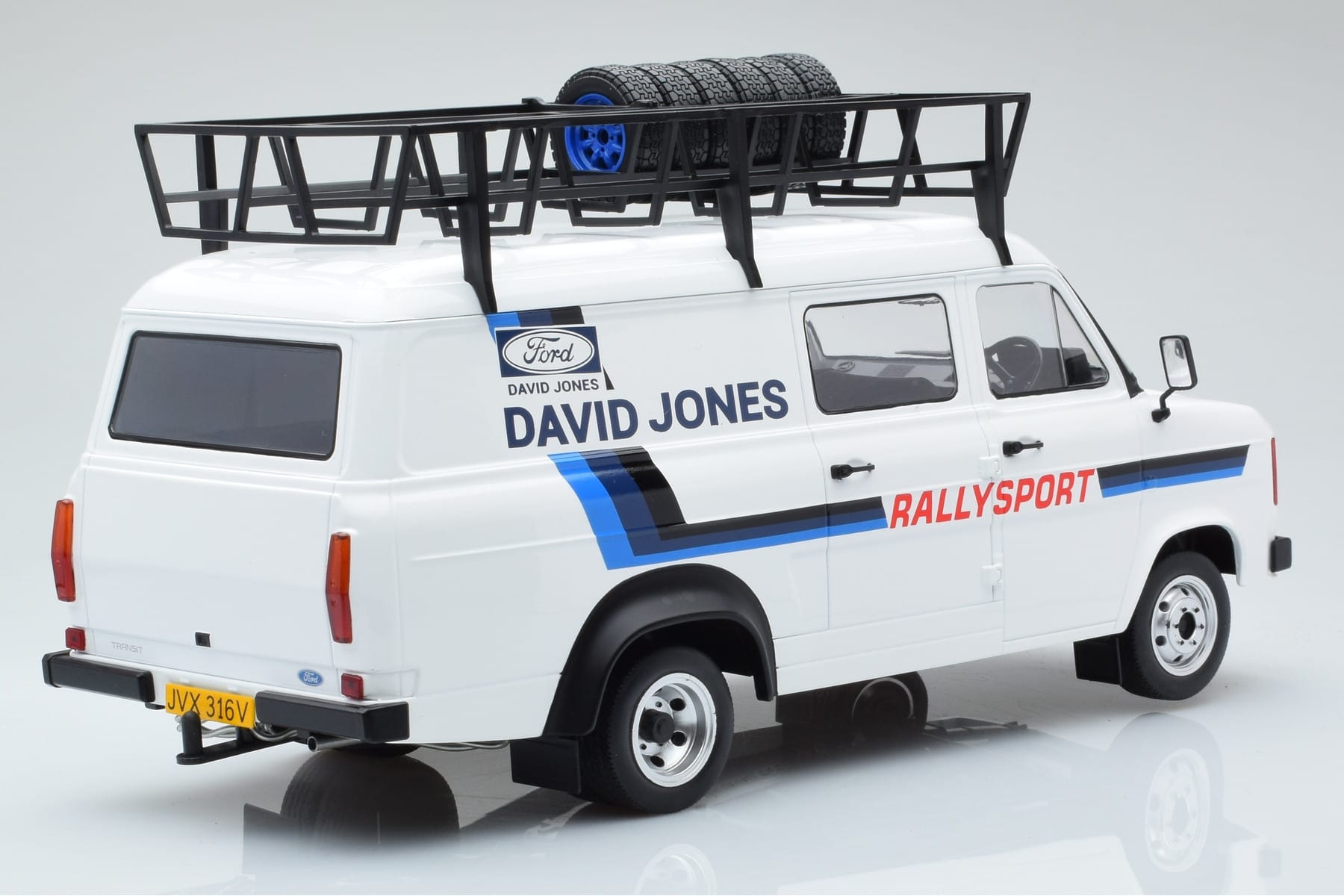 Ford Transit Mk2 Van Team David Jones Rally Assistance IXO 1:18 18RMC033XE Metall — bild 2 av 6