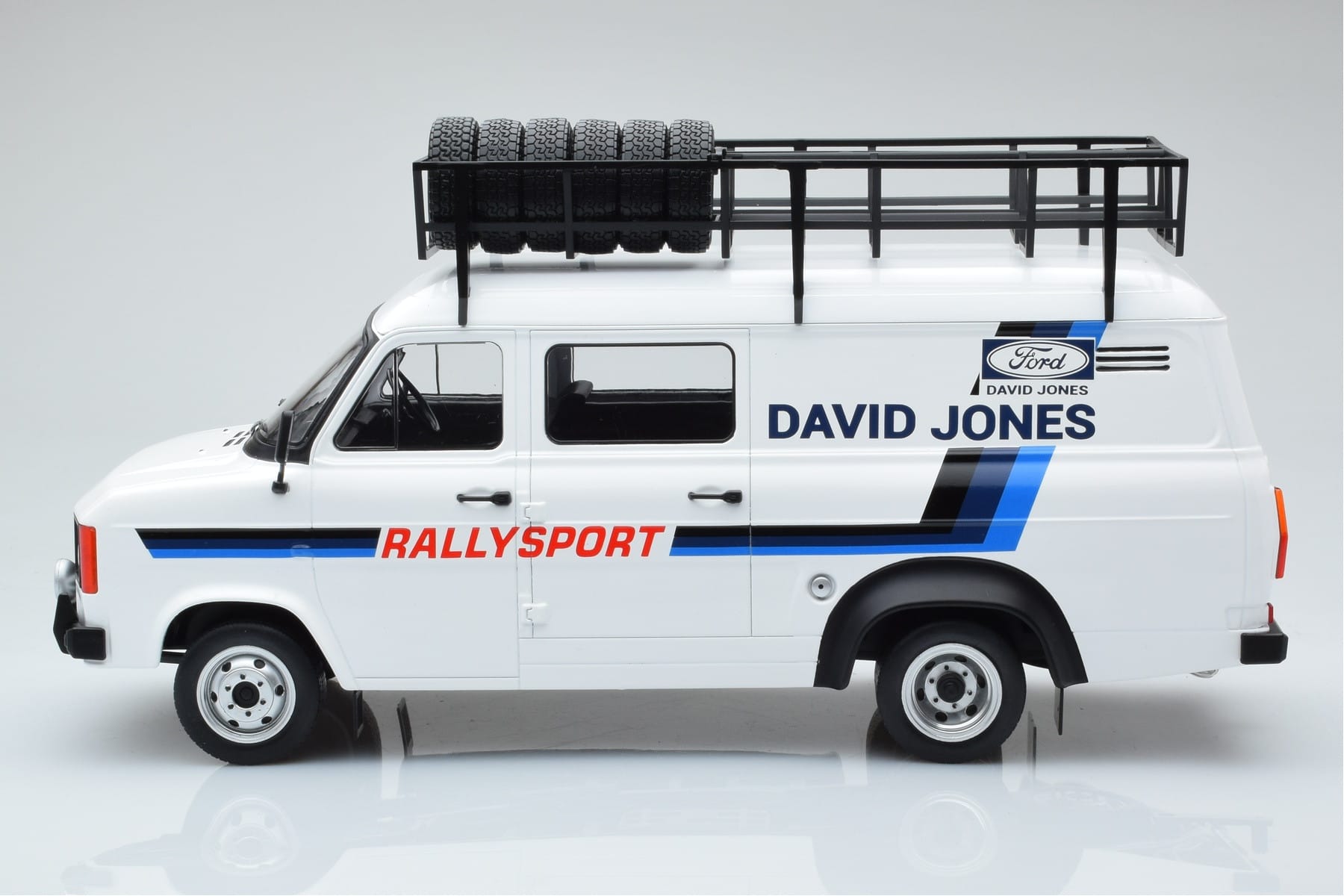 Ford Transit Mk2 Van Team David Jones Rally Assistance IXO 1:18 18RMC033XE Metall — bild 3 av 6