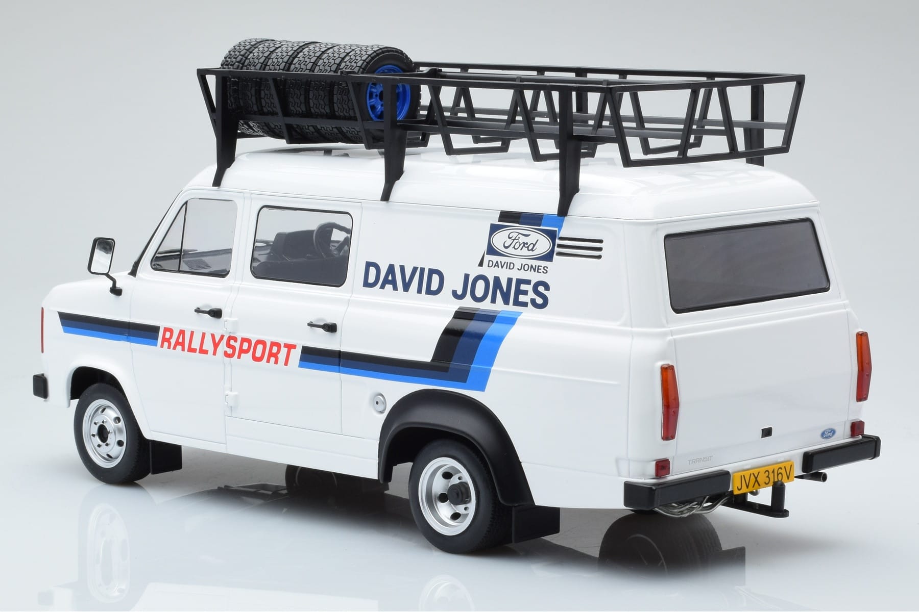 Ford Transit Mk2 Van Team David Jones Rally Assistance IXO 1:18 18RMC033XE Metall — bild 5 av 6