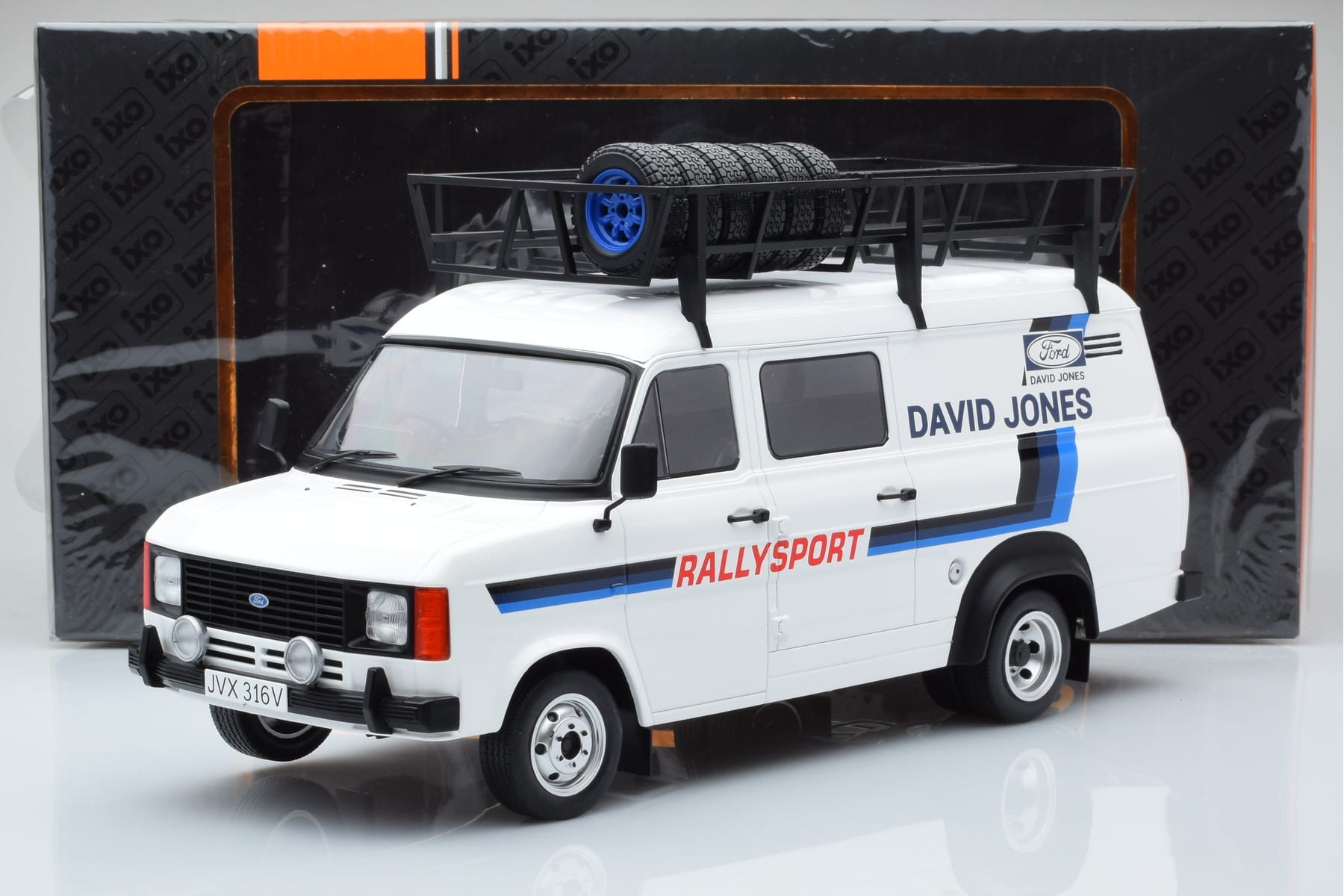 Ford Transit Mk2 Van Team David Jones Rally Assistance IXO 1:18 18RMC033XE Metall — bild 6 av 6