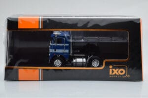 Freightliner COE Blå Vit IXO 1:43 TR111 Metall — bild 4 av 4