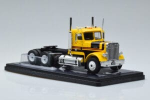 Freightliner FLC120 64T Gul IXO 1:43 TR116 Metall — bild 4 av 6