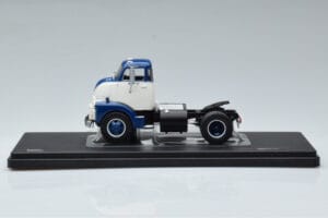 GMC 950 COE Blå Vit IXO 1:43 TR150 Metall — bild 3 av 6
