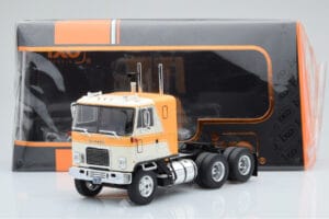 GMC Astro 95 Beige Vit IXO 1:43 TR167 Metall — bild 5 av 5