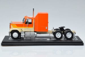 GMC General Orange IXO 1:43 TR129 Metall — bild 3 av 6
