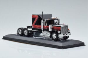 GMC General Röd Svart IXO 1:43 TR102 Metall — bild 4 av 6