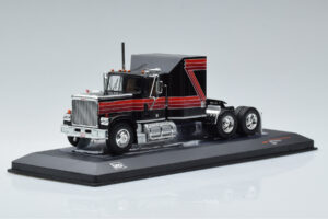 GMC General Röd Svart IXO 1:43 TR102