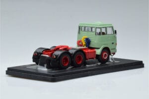 Henschel HS 19 TS Grön IXO 1:43 TR151 Metall — bild 2 av 6